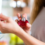 perfume fixando na pele